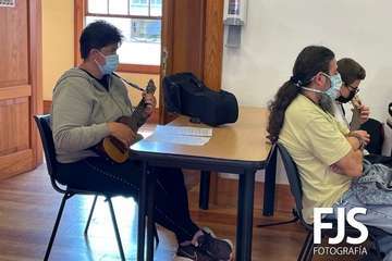 La Casa Condal de Telde  toca el timple/Francisco Javier Santana.